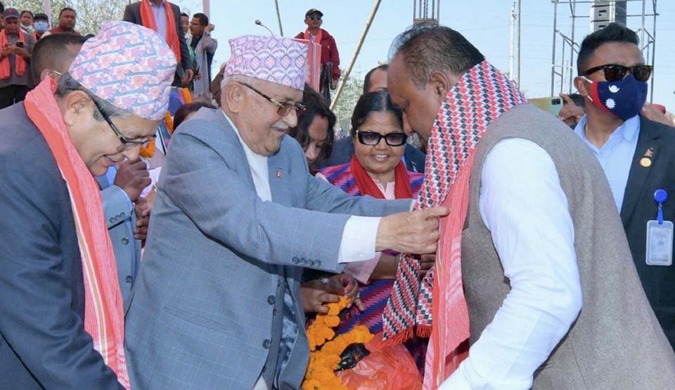 माओवादीबाट निर्वाचित मेयर र उपमेयर एमाले प्रवेश