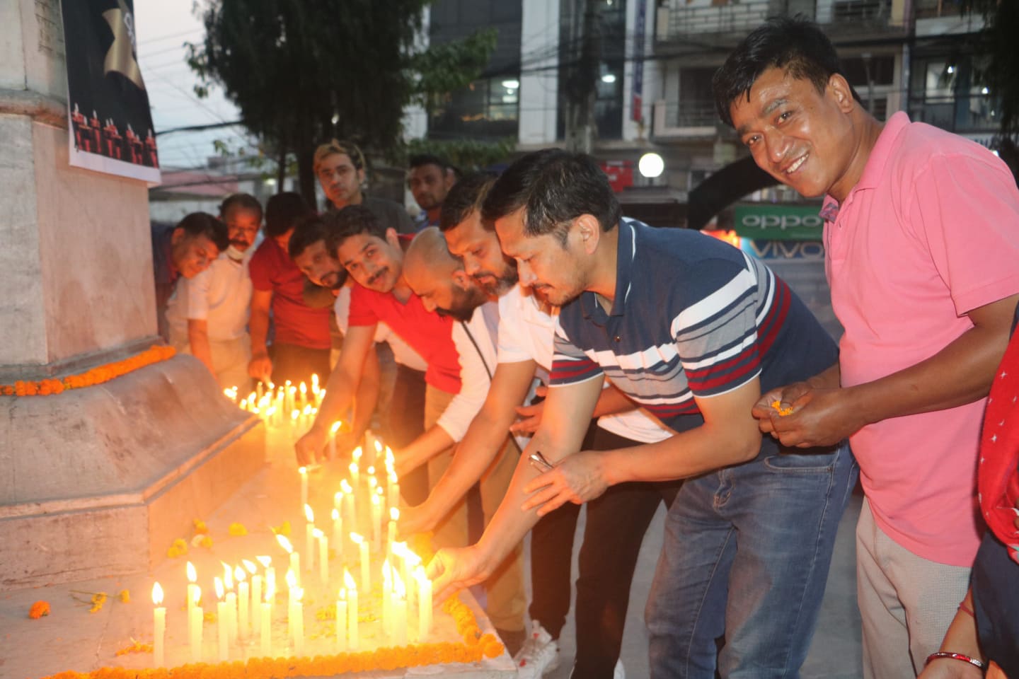 राष्ट्रिय व्यापार संघद्धारा भुकम्पमा दिवगंत भएकाहरुको सम्झनामा दीप प्रज्वलन