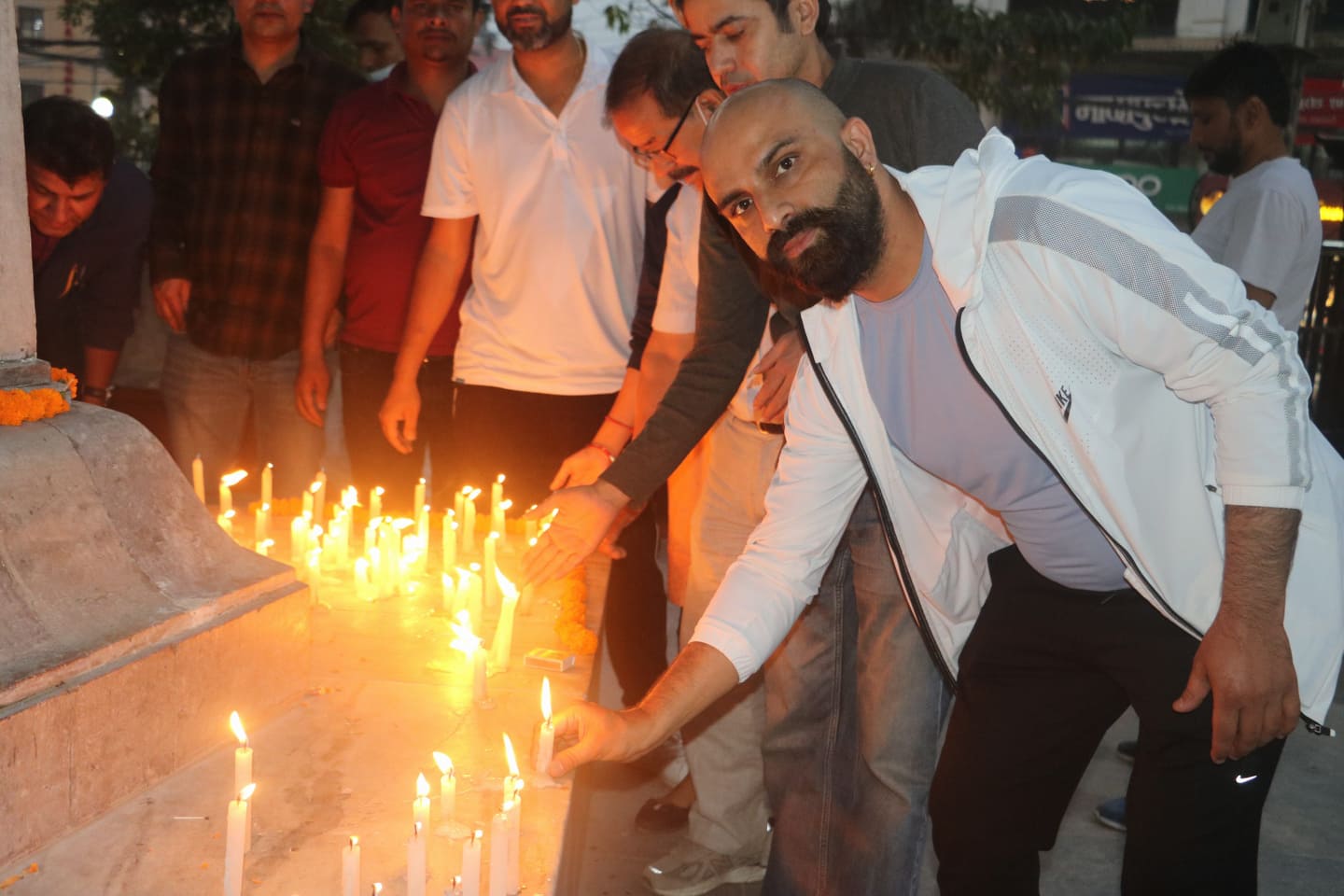 राष्ट्रिय व्यापार संघद्धारा भुकम्पमा दिवगंत भएकाहरुको सम्झनामा दीप प्रज्वलन