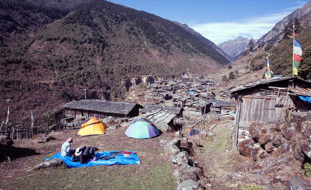 ओलाङचुङगोलाका किसान ‘आलु रोपाइँ’ मा व्यस्त