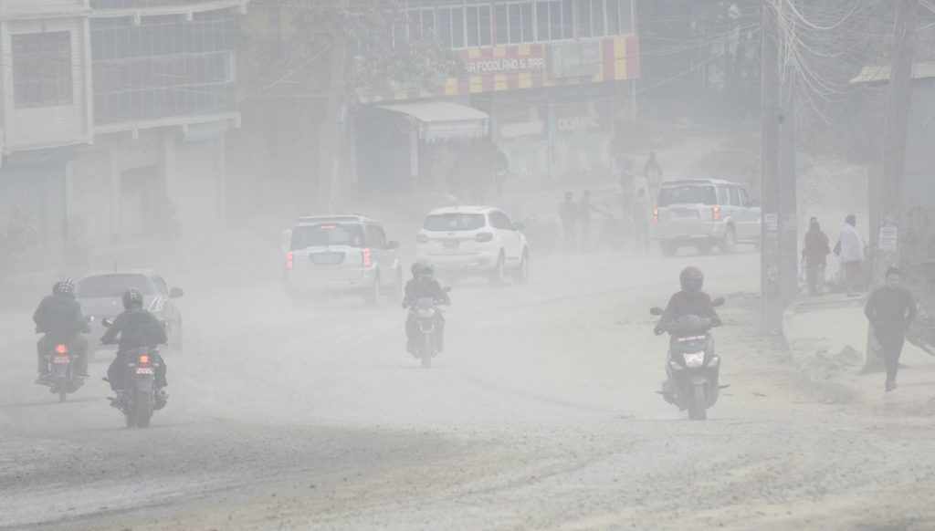 ‘धूलोले बाँच्न नसक्ने भइसक्यो, हामीलाई बचाइदिनु पर्‍यो’
