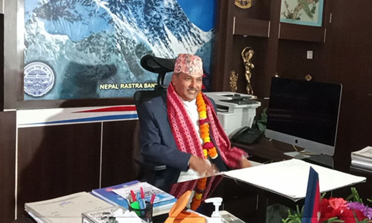 काममा फर्किएका गभर्नर अधिकारीले भने– ‘कुनै पूर्वाग्रह राखेर काम गर्दैनौं’