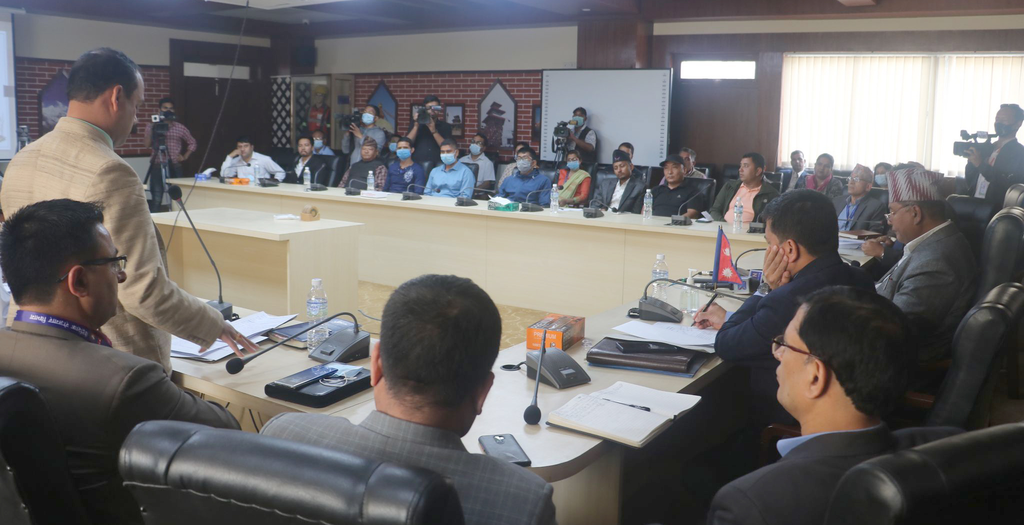 विदेशबाट फर्किएर उद्यम गर्ने उत्कृष्ट उद्यमीलाई सरकारद्धारा नगदसहित सम्मान
