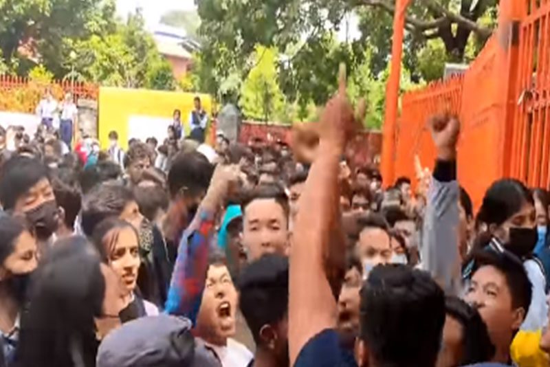 शिक्षकले दुर्व्यवहार गरेको भन्दै सेन्ट लरेन्स कलेजका विद्यार्थी आन्दोलित