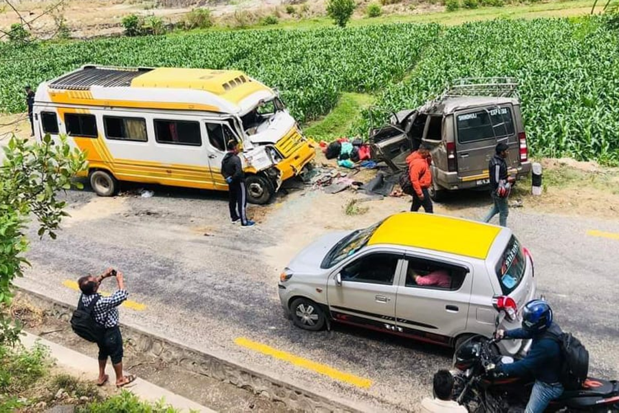 काभ्रेमा बस र टाटासुमो ठोक्किंदा ५ जनाको मृत्यु, १८ जना घाइते