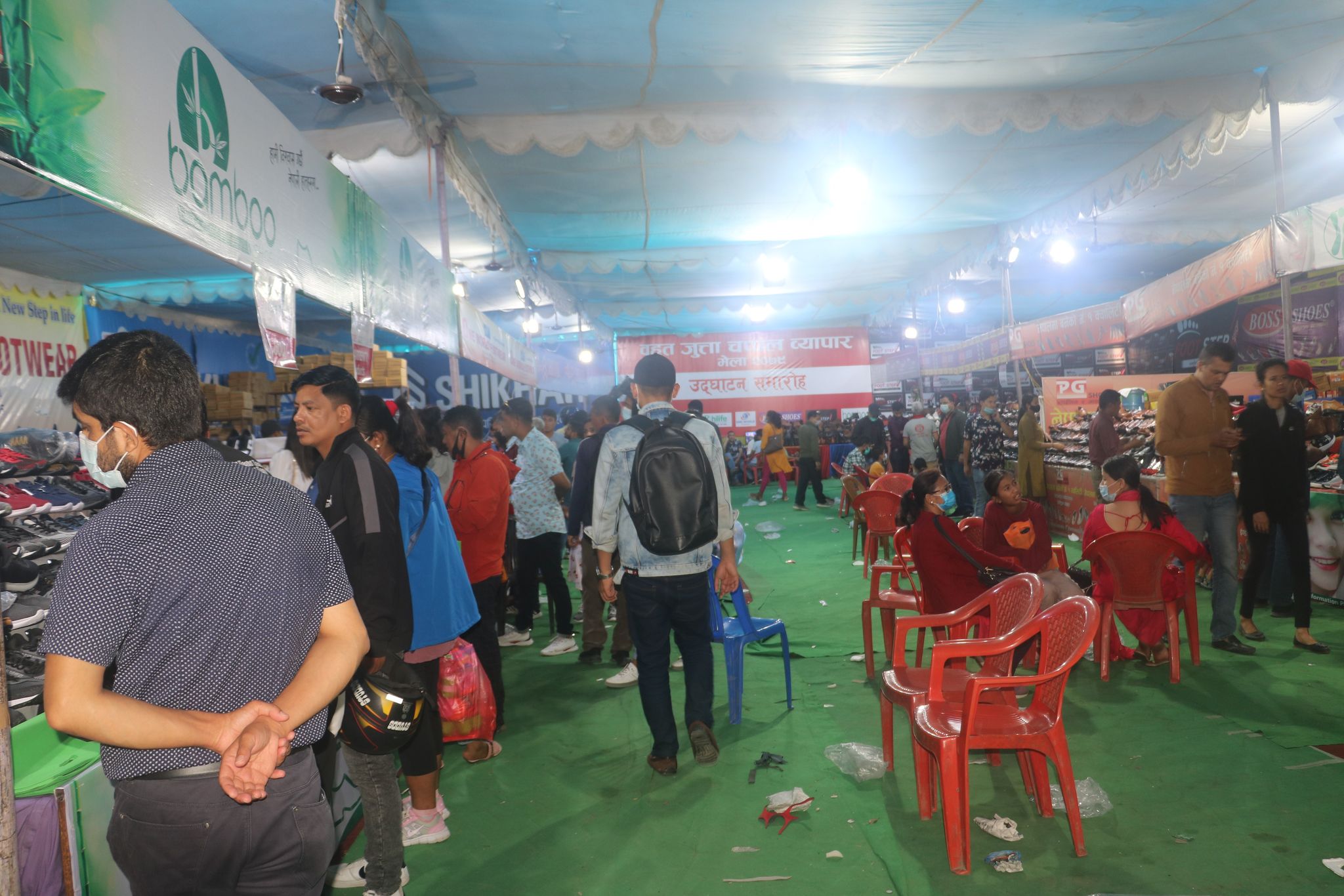 भृकुटीमण्डपको बृहत जुत्ता चप्पल मेलामा उपभोक्ताको आकर्षण बढ्दो