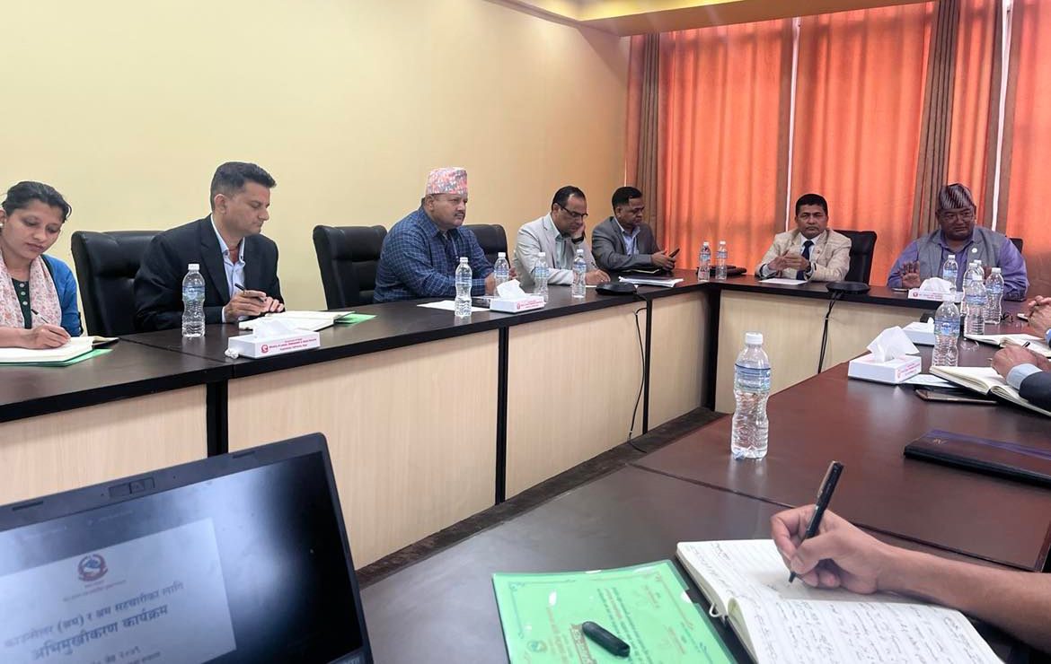 गन्तब्य मुलुकमा श्रमिकका गुनासो सम्वोधन गर्न श्रम सहचारी र काउन्सिलरलाई श्रममन्त्रीको निर्देशन