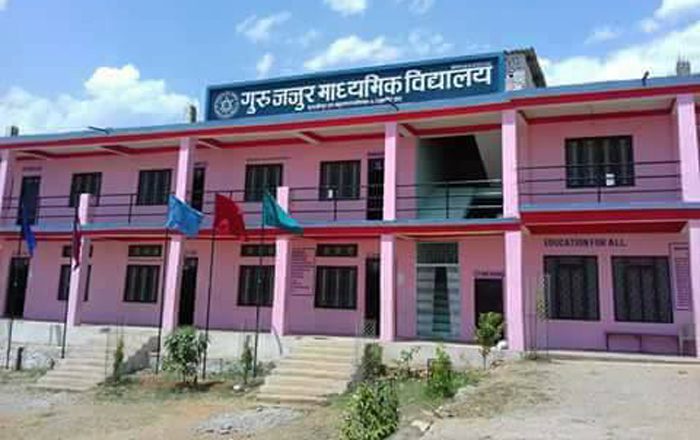 सरकारी विद्यालयमा विद्यार्थीको उपचारका लागि शय्या स्थापना