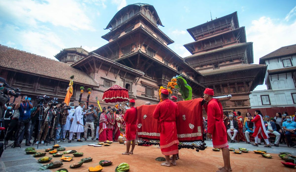 हनुमानढोका दरबारको दशैं घरमा फूलपाती भित्र्याइयो