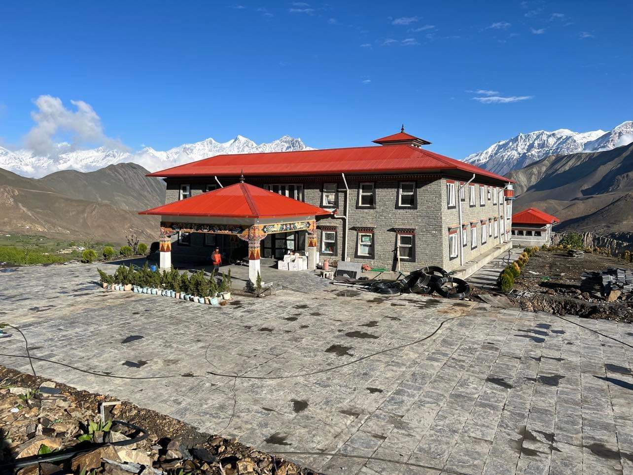 मुक्तिनाथ क्षेत्रमा धार्मिक तथा पर्यटकीय पूर्वाधार बिस्तार गर्दै एनआरएनएका पुर्वउपाध्यक्ष लामा