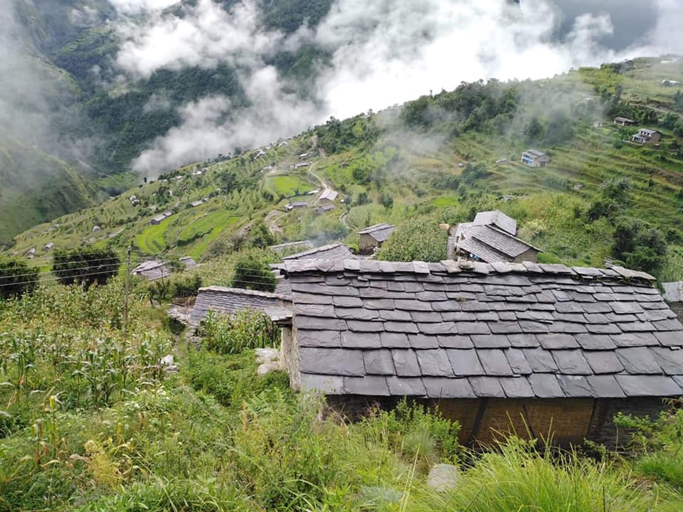 तामाखानीले घेरिएको गाउँ