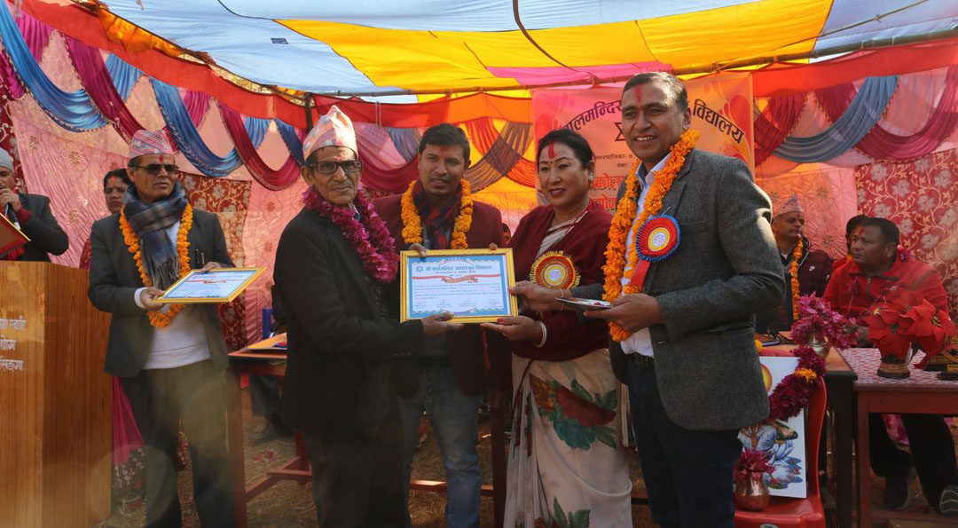 म्याग्दीमा आफु पढेको बिद्यालय पुगेर एनआरएनए अध्यक्ष कुँवरले भने –‘अध्ययनका लागि विदेश जाऔं तर पलायन हुन होइन’