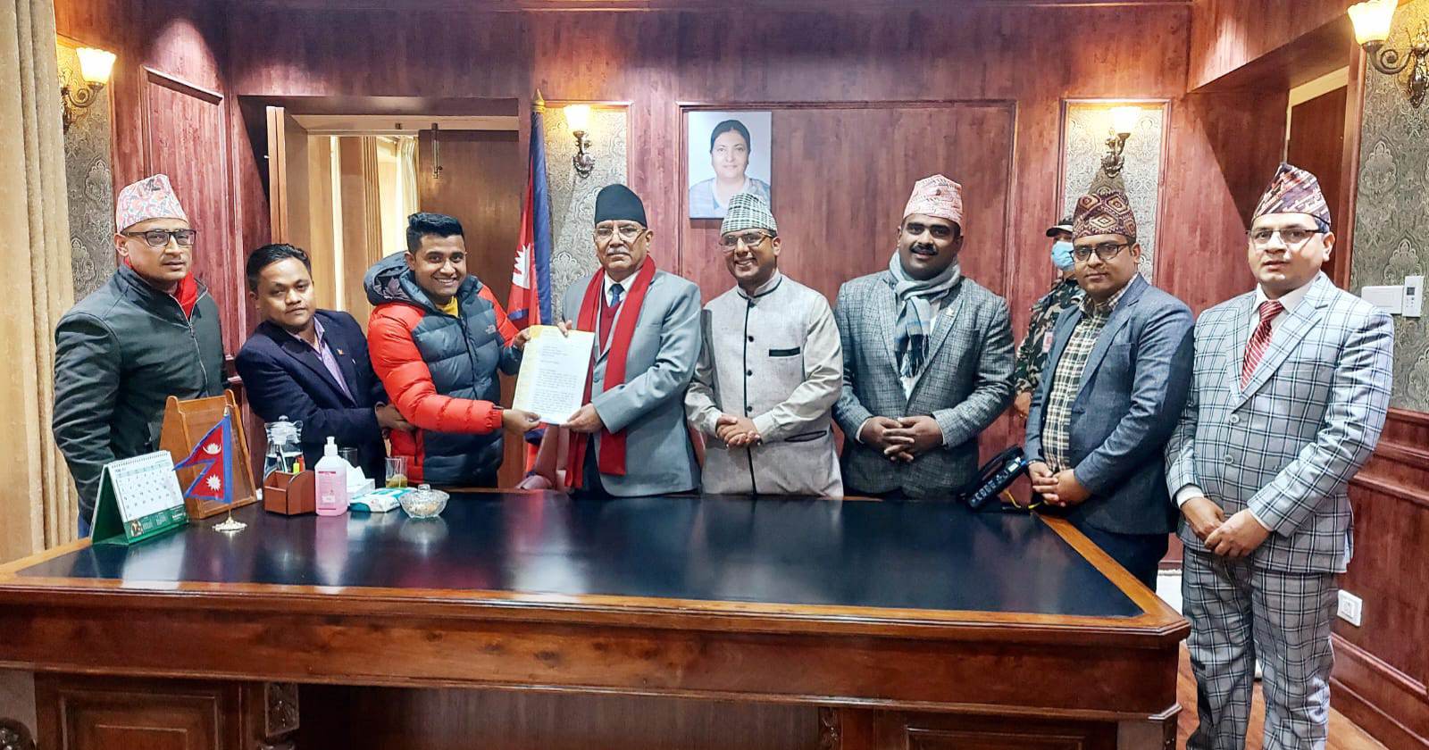 सञ्चारमाध्यमलाई उद्योगको मान्यता दिन प्रधानमन्त्रीसमक्ष आग्रह