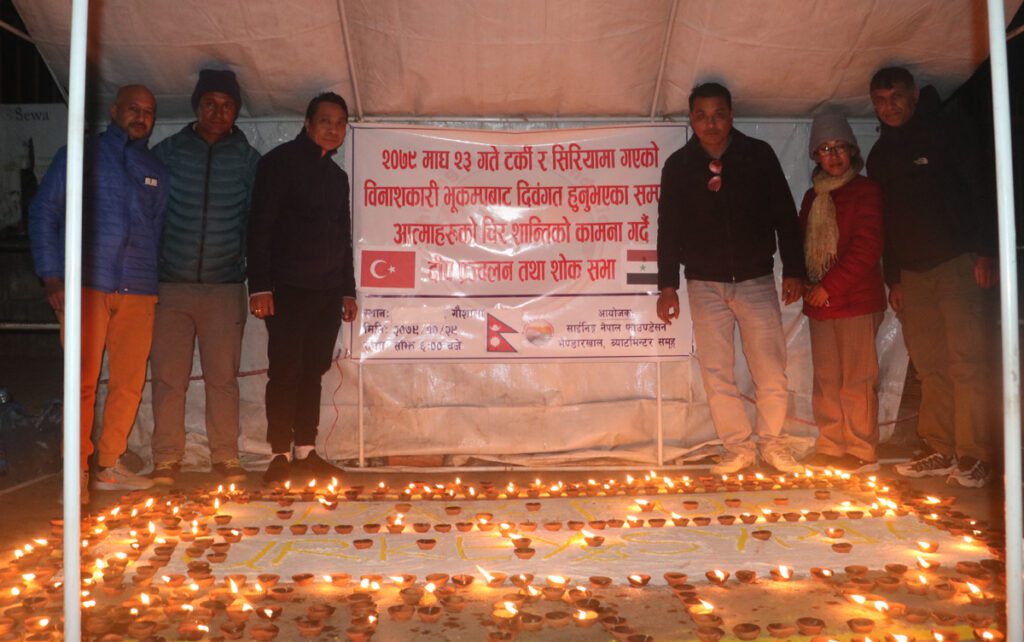 साइनिङ्ग नेपाल फाउन्डेसन र भण्डारखाल ब्याडमिन्टर समुहद्धारा दीप प्रज्वलन तथा शोकसभा