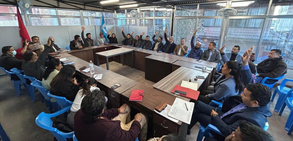 रास्वपाको बैठक स्थगित, आइतबार बिहान पुन: बस्ने