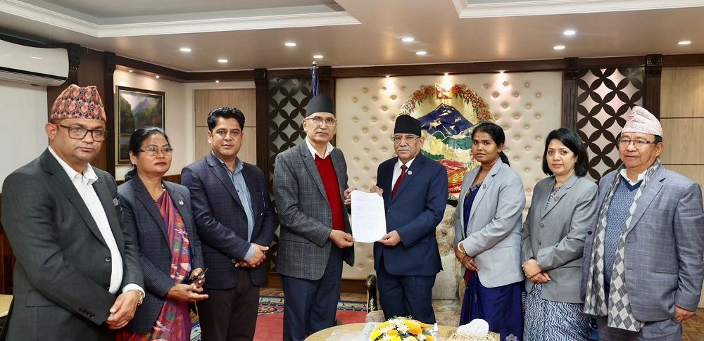 एमालेका मन्त्रीहरुले प्रधानमन्त्रीसमक्ष बुझाए राजीनामा