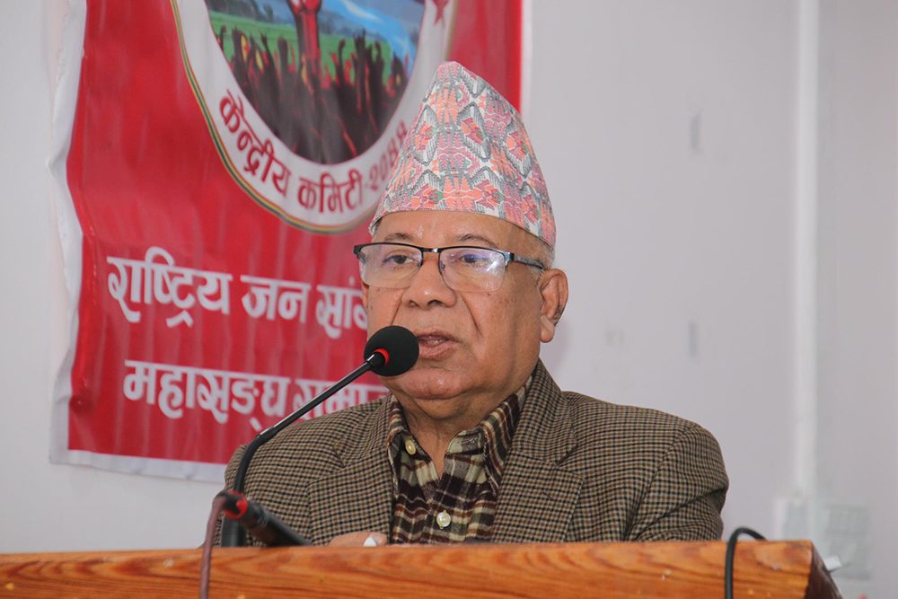 एमालेले धेरैलाई राष्ट्रपतिको ललिपप देखाएको छ : माधव नेपाल