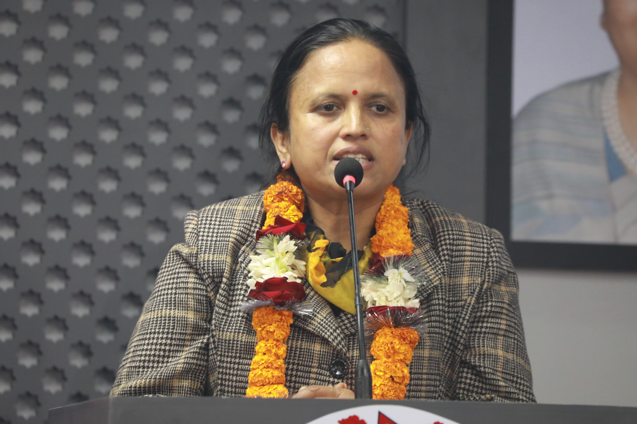 मन्त्री र उच्च पदस्थ कर्मचारीले अत्यावश्यकबाहेक विदेश भ्रमण गर्न नपाउने