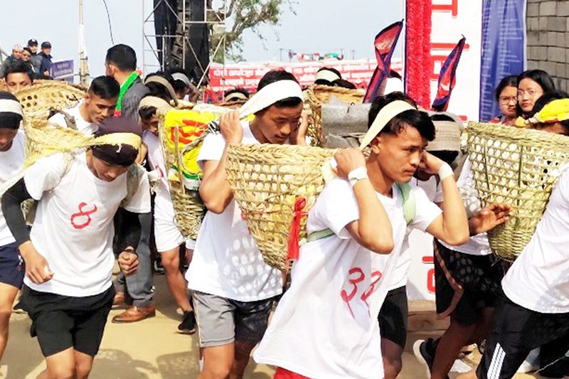 बालुवाले भरिएको डोको बोकेर दौडिने प्रतियोगिता, रमेश लिम्बू बिजयी