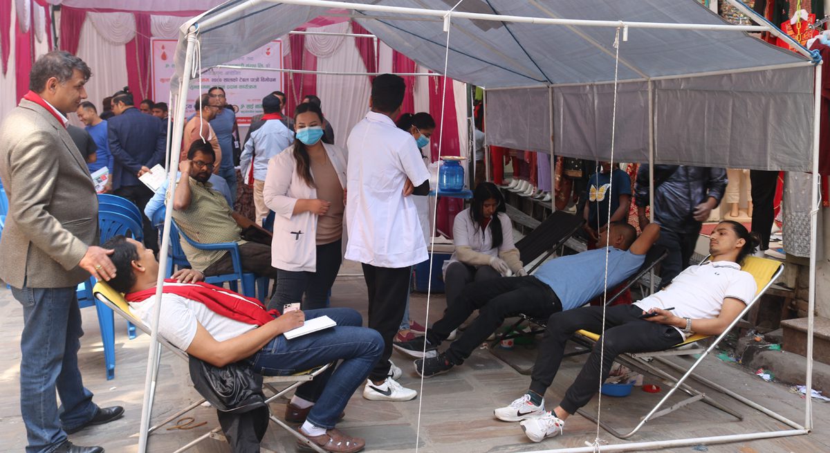 राष्ट्रिय व्यापार संघद्धारा रक्तदान तथा नयाँ वर्षको शुभकामना आदानप्रदान