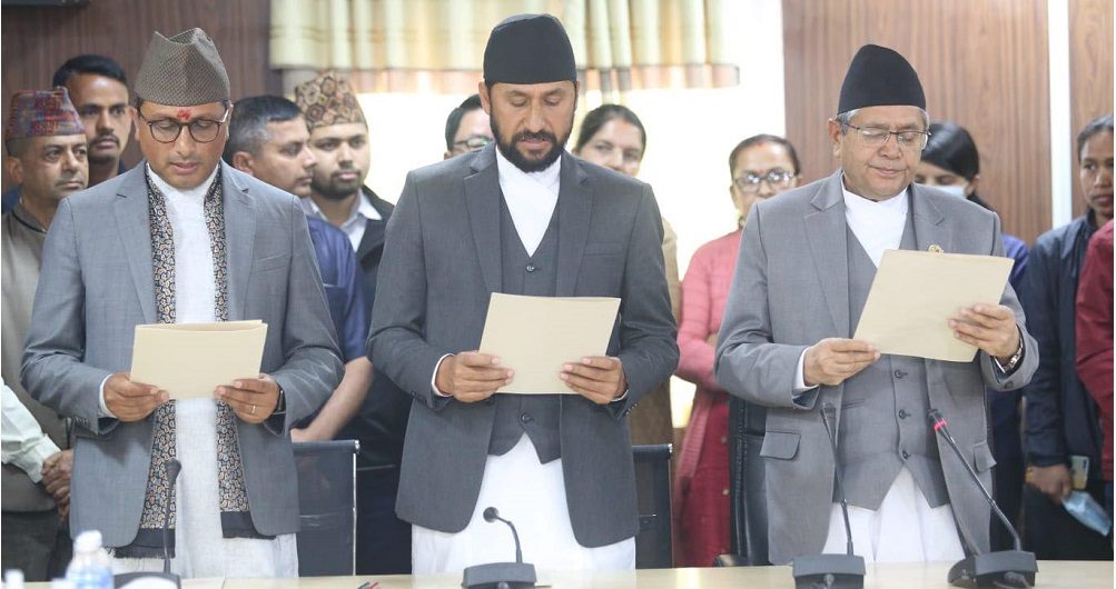 रवि र स्वर्णिमले लिए सांसद पदको शपथ, उपेन्द्र यादव अनुपस्थित
