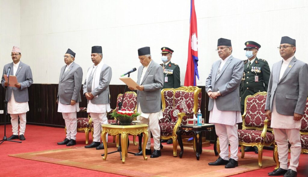 प्रधानमन्त्री प्रचण्डद्धारा आठौं पटक मन्त्रिपरिषद् विस्तार, परराष्ट्रमन्त्रीमा साउदले लिए शपथ