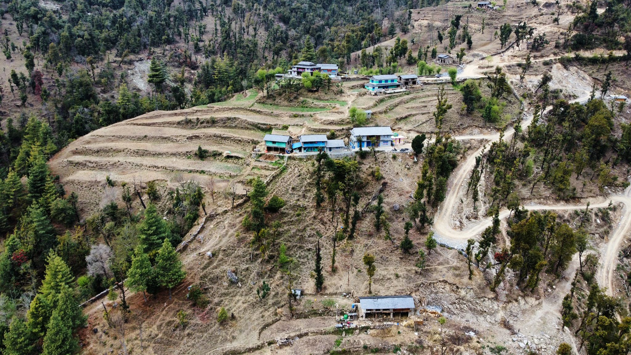 दुर्गम गाउँका बस्तीमा सडकले फेरियो जनजीवन
