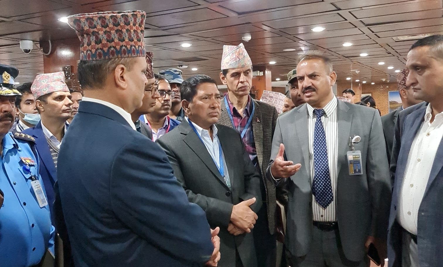 विमानस्थलको सेवा प्रभावकारी बनाउन उपप्रधानमन्त्री श्रेष्ठको निर्देशन