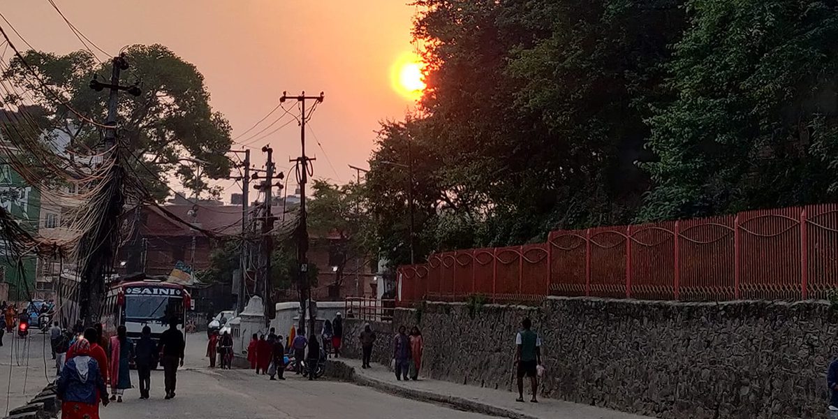 आजबाट विक्रम सम्वत् २०८० सुरु, एकआपसमा शुभकामना आदानप्रदान गरी नयाँ बर्ष मनाइँदै