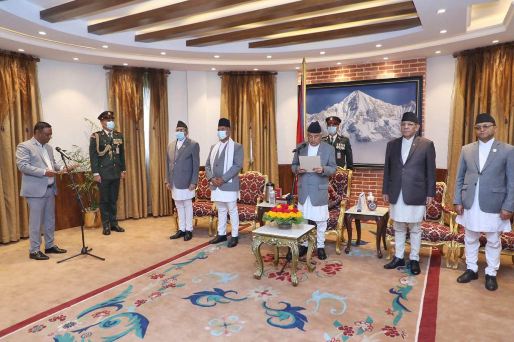 वनमन्त्री वीरेन्द्र महतो र शिक्षा राज्यमन्त्री कुमारीले लिए शपथ