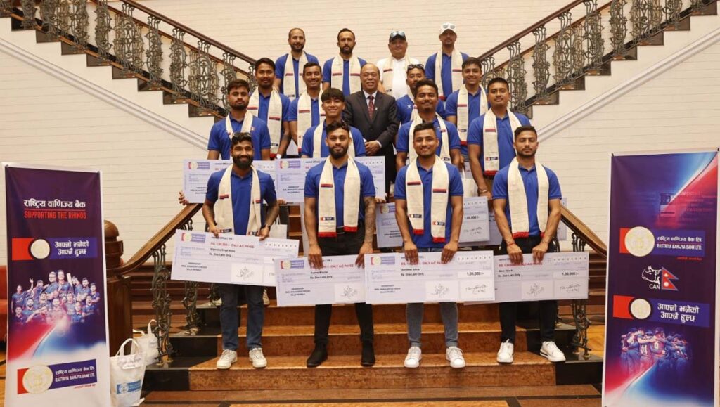 राष्ट्रिय वाणिज्य बैंकद्धारा राष्ट्रिय क्रिकेट टिमका खेलाडीलाई प्रति खेलाडी एक लाख नगद प्रदान