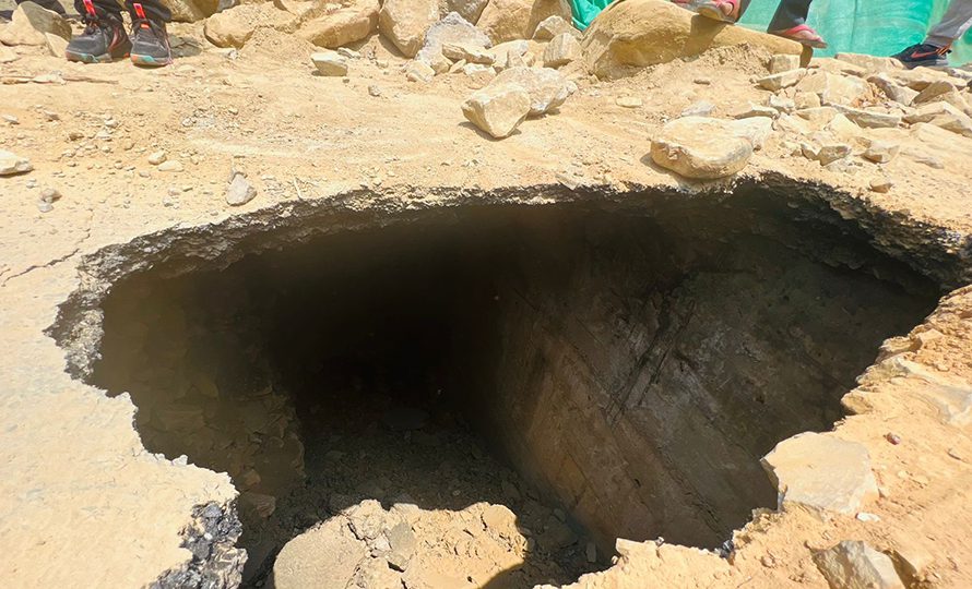 धादिङको गणेशखोला पुलमा फेरि भ्वाङ, सवारी आवागमन बन्द