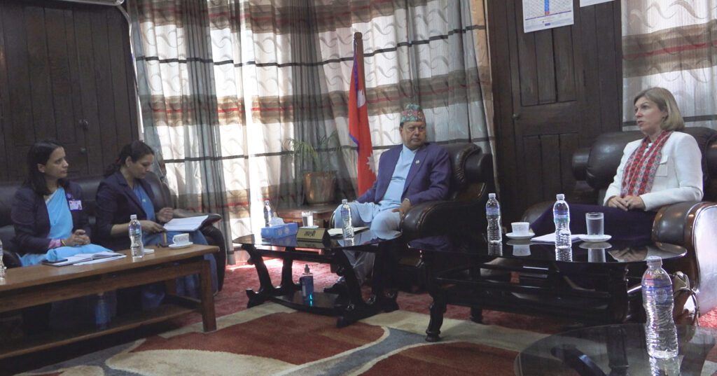 नेपाली नर्स बेलायत लाने विषयमा स्वास्थ्य मन्त्री र बेलायती राजदूतबीच छलफल