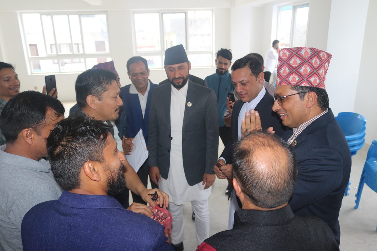 राष्ट्रिय व्यापार संघले रास्वपालाई बुझायो ज्ञापनपत्र, दक्षिणी नाका कडाईको पहल गरिदिन आग्रह