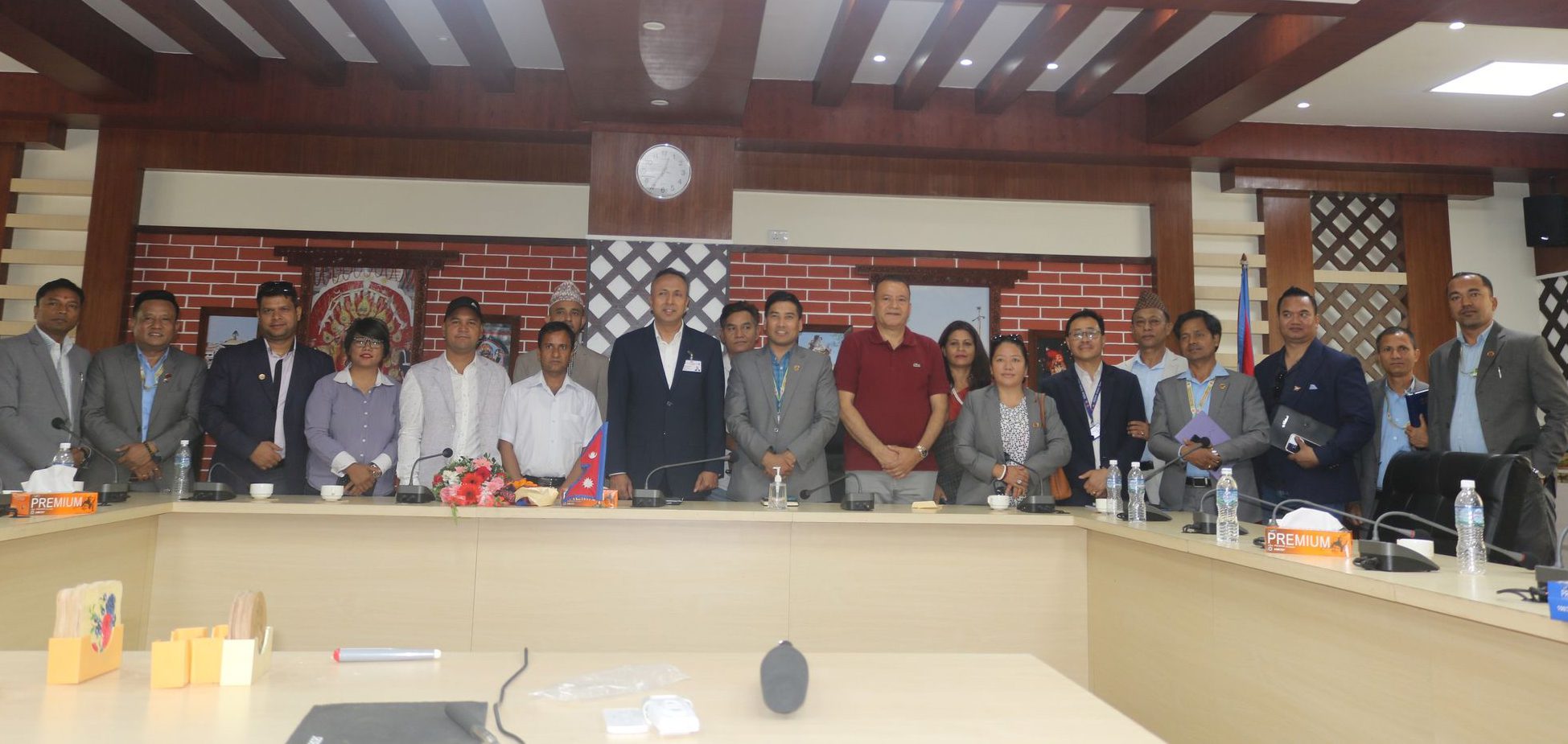 नव नियुक्त श्रम सचिव भण्डारीलाई ब्यवसायी संघको ज्ञापनपत्र