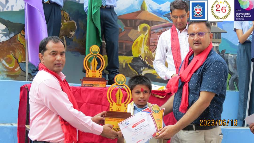 अन्तर स्कुल हेन्ड राईटिङ प्रतियोगिताको उपाधि नोबलका छात्र आरोस खनाललाई