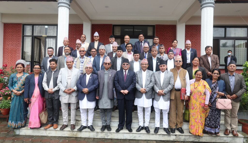 विद्यार्थी बाहिरिने प्रवृतिप्रति विश्वविद्यालयहरु गम्भीर बन्नुपर्छ : प्रधानमन्त्री दाहाल