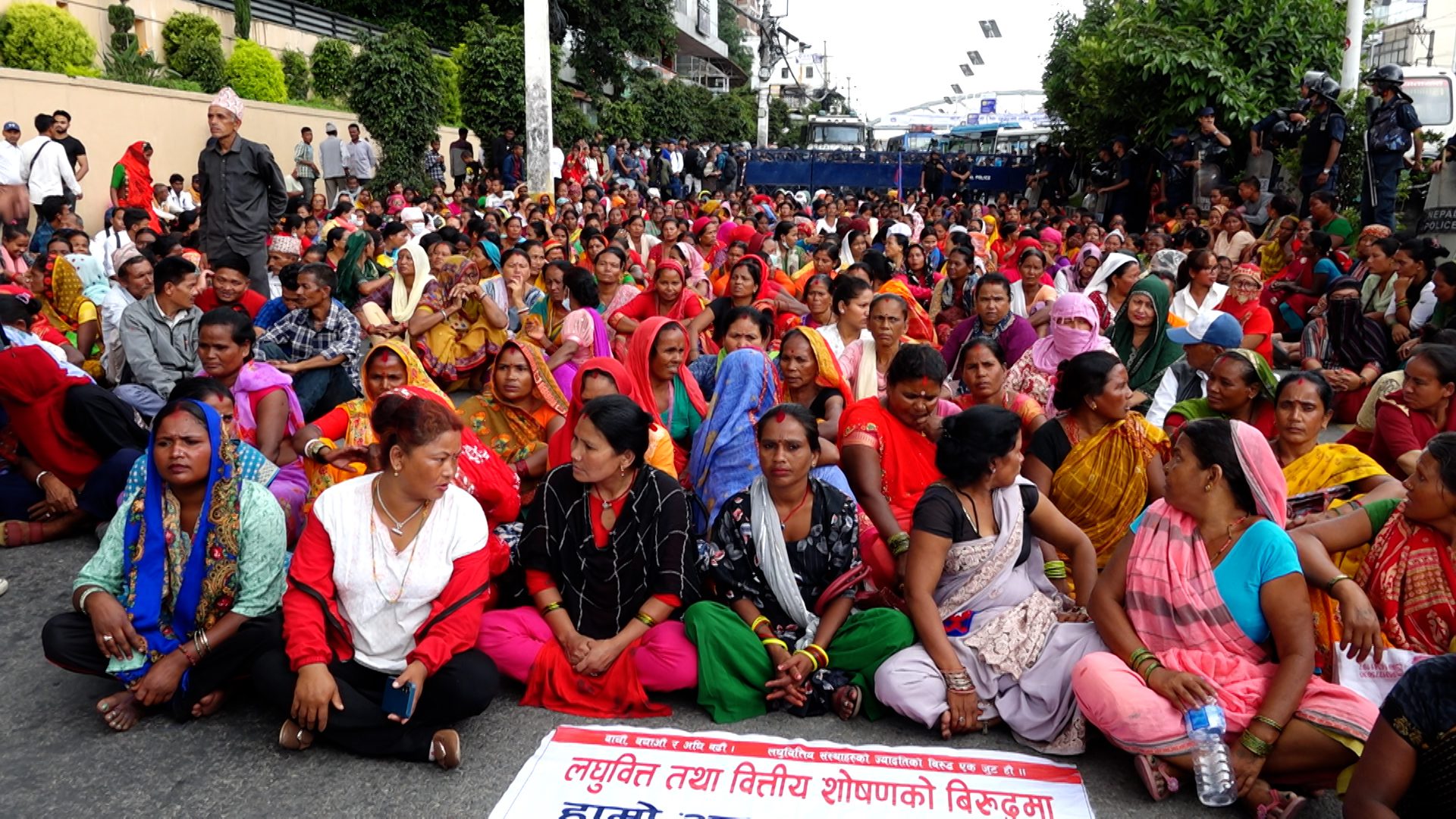 लघुवित्त तथा वित्तीय संस्था पीडित संघर्ष समिति दिनहुँ प्रदर्शनमा, १७ जना पक्राउ