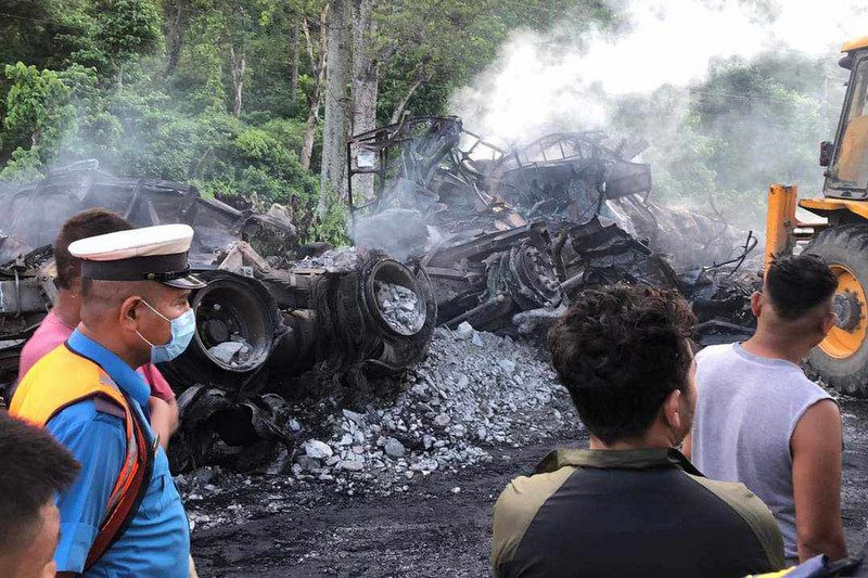 मकवानपुरमा दुई वटा ट्रक ठोक्किएर आगलागी हुँदा ३ जनाको मृत्यु, २ जना घाइते