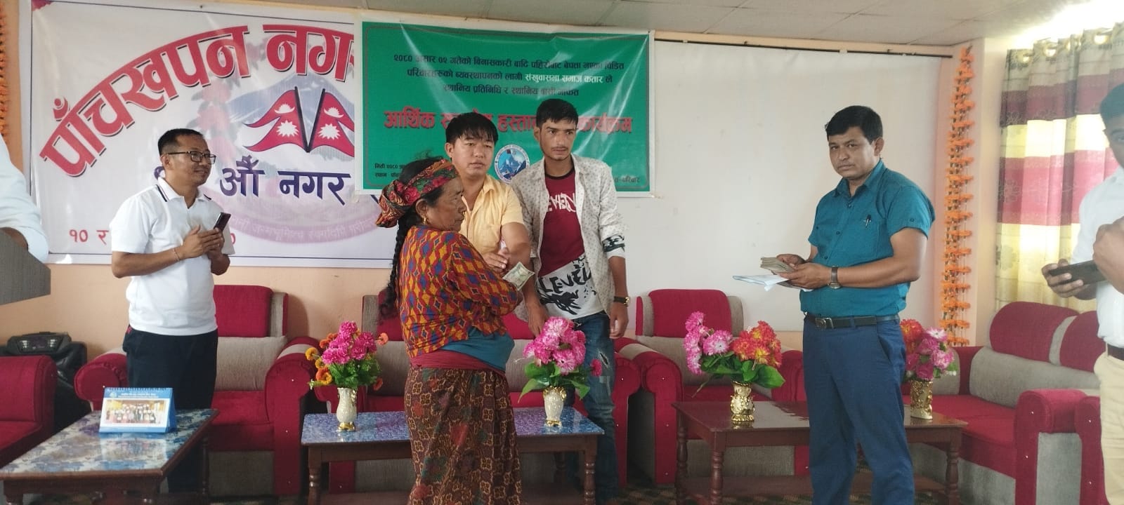 संखुवासभा समाज कतारको बाढीपीडित ५ परिवारलाई आर्थिक सहयोग