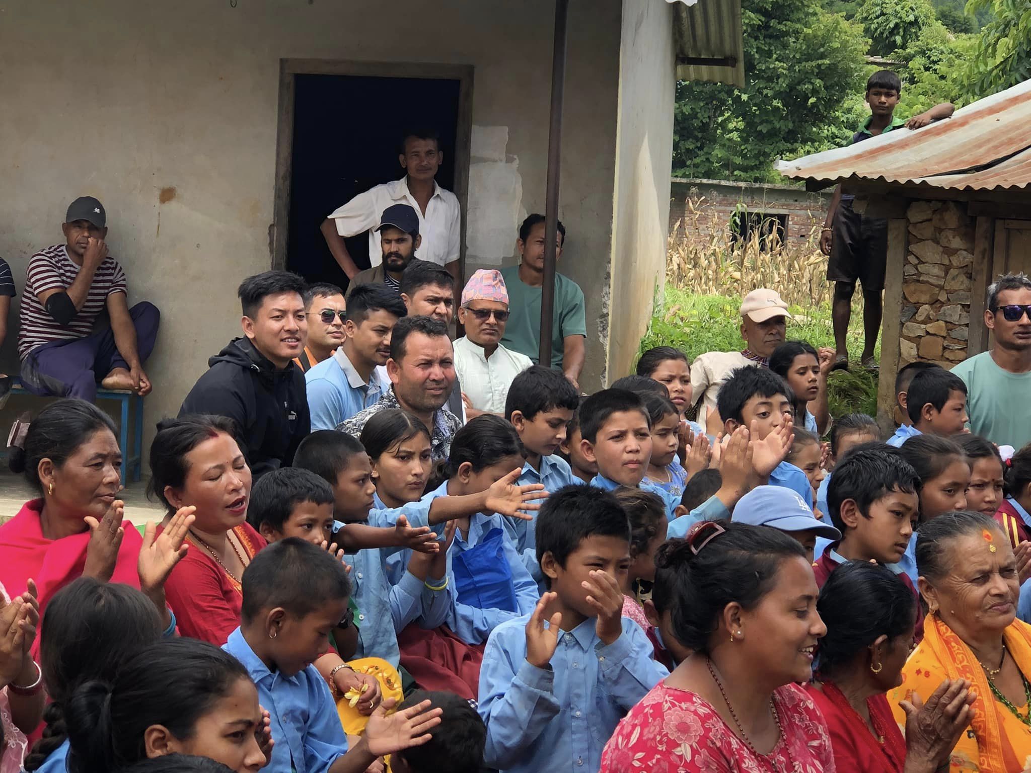 सुनौलाबजार नेवारपानी समाजद्वारा विद्यार्थीलाई शैक्षिक सामाग्री वितरण तथा अभिनन्दन