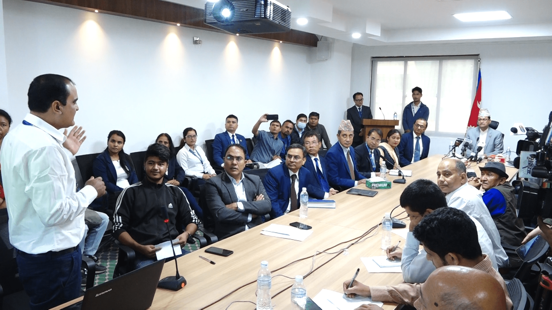 पासपोर्टमा सहजीकरणको लागि आवश्यक निर्देशन दिएको छु : परराष्ट्र मन्त्री साउद