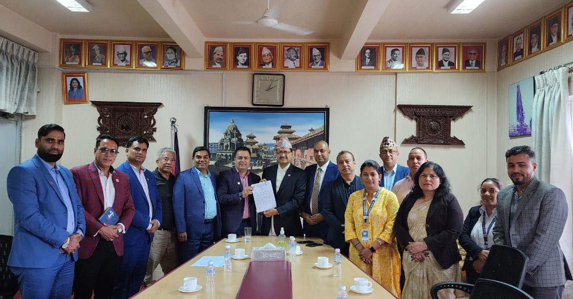 गैरआवासीय नेपाली संघका प्रतिनिधि र परराष्ट्र मन्त्री साउदबीच भेट