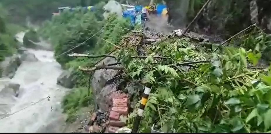 भारतको उत्तराखण्ड पहिरोमा बेपत्ता नेपालीको खोजीमा समन्वय गर्न परराष्ट्रलाई गृहको पत्र