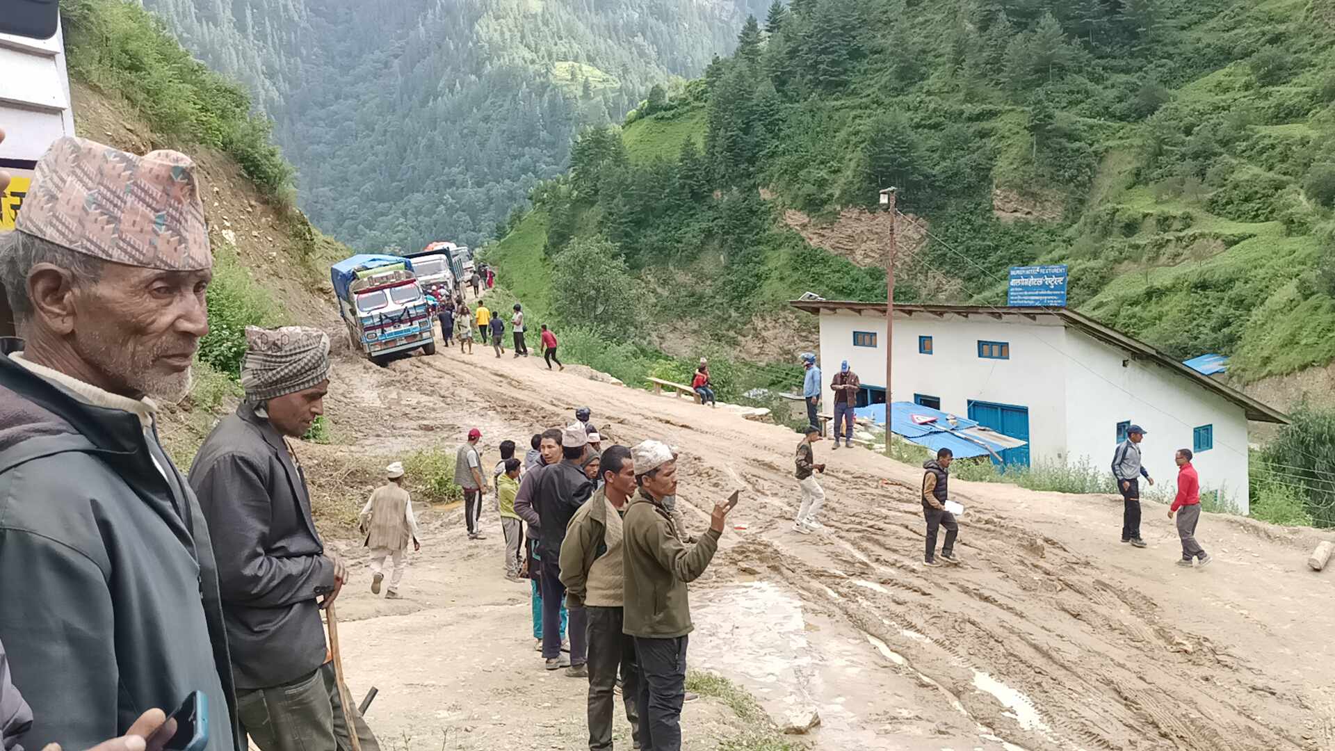 २४ घण्टा पछि खुल्यो नाग्म गमगढी सडक