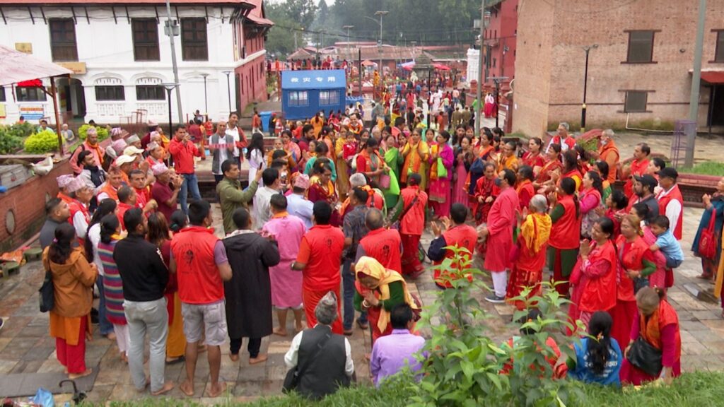 आज साउनको अन्तिम सोमबार, शिवालयहरुमा भक्तजनको घुइँचो