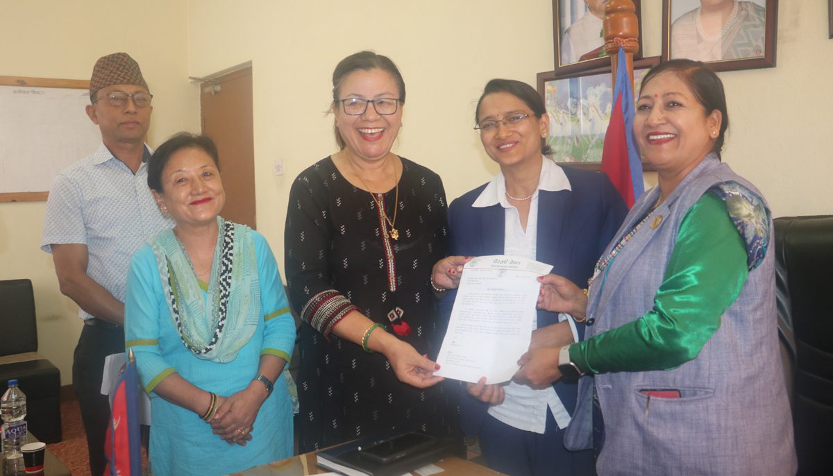 महिला घरेलु कामदार जान लगाएको प्रतिबन्ध फुकुवा गर्न राष्ट्रिय महिला आयोगको ध्यानाकार्षण