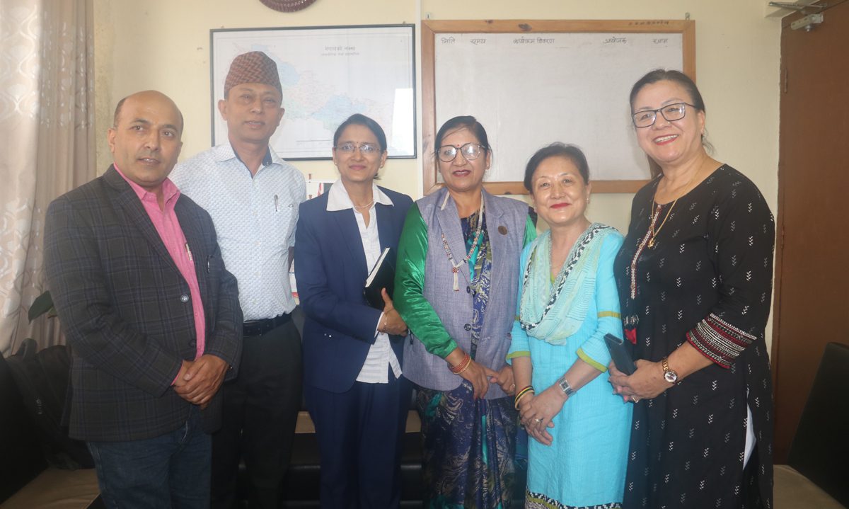 महिला घरेलु कामदार जान लगाएको प्रतिबन्ध फुकुवा गर्न राष्ट्रिय महिला आयोगको ध्यानाकार्षण
