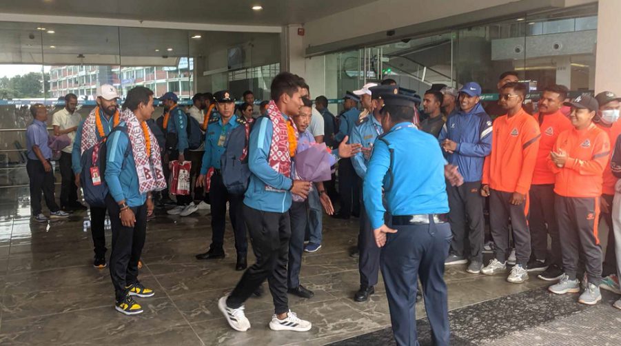 एसिया कप खेलेर स्वदेश फर्कियो क्रिकेट टोली