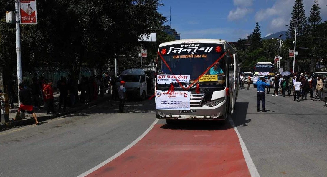 सूर्यविनायक–रत्नपार्क द्रुत बस आजदेखि सञ्चालन, धुलिखेलसम्म विस्तार गर्ने मन्त्री ज्वालाको प्रतिबद्धता